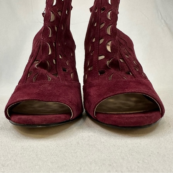 Adrienne Vittadini Grins Bootie 7 Maroon Suede Stiletto Heels - Picture 4 of 13